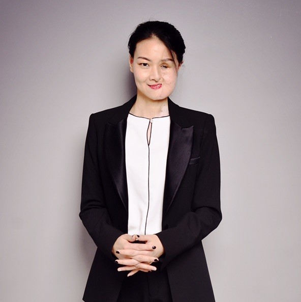 李艳.jpg